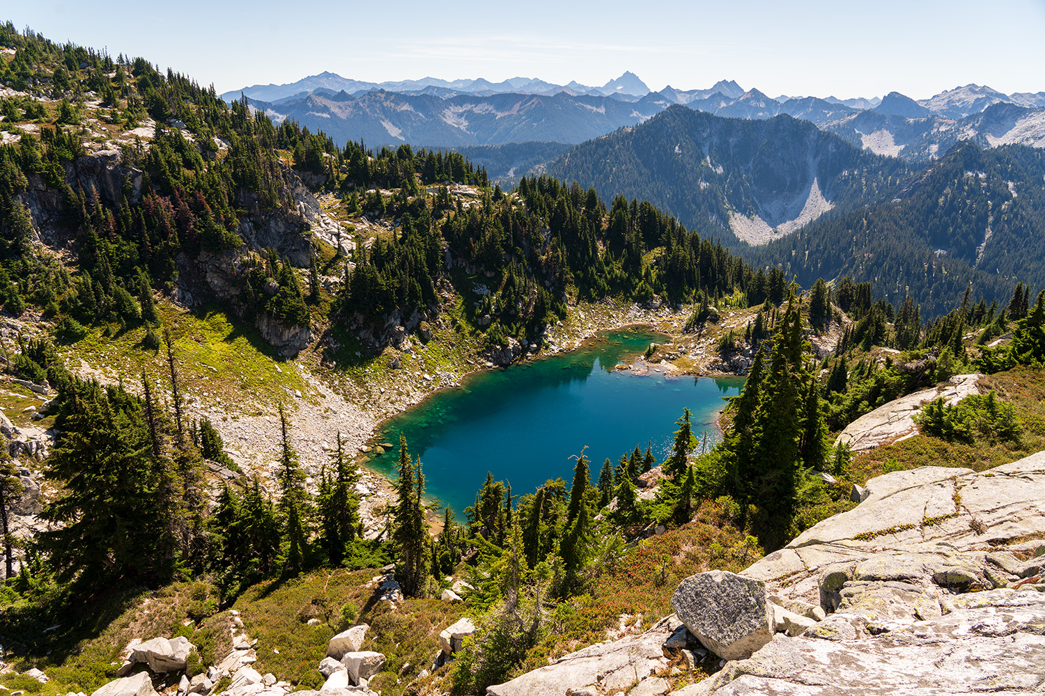 Thunder Mountain Lakes offers a challenging 13.5-mile hike with stunning alpine views, peaceful solitude, and ideal camping in the Alpine Lakes Wilderness.